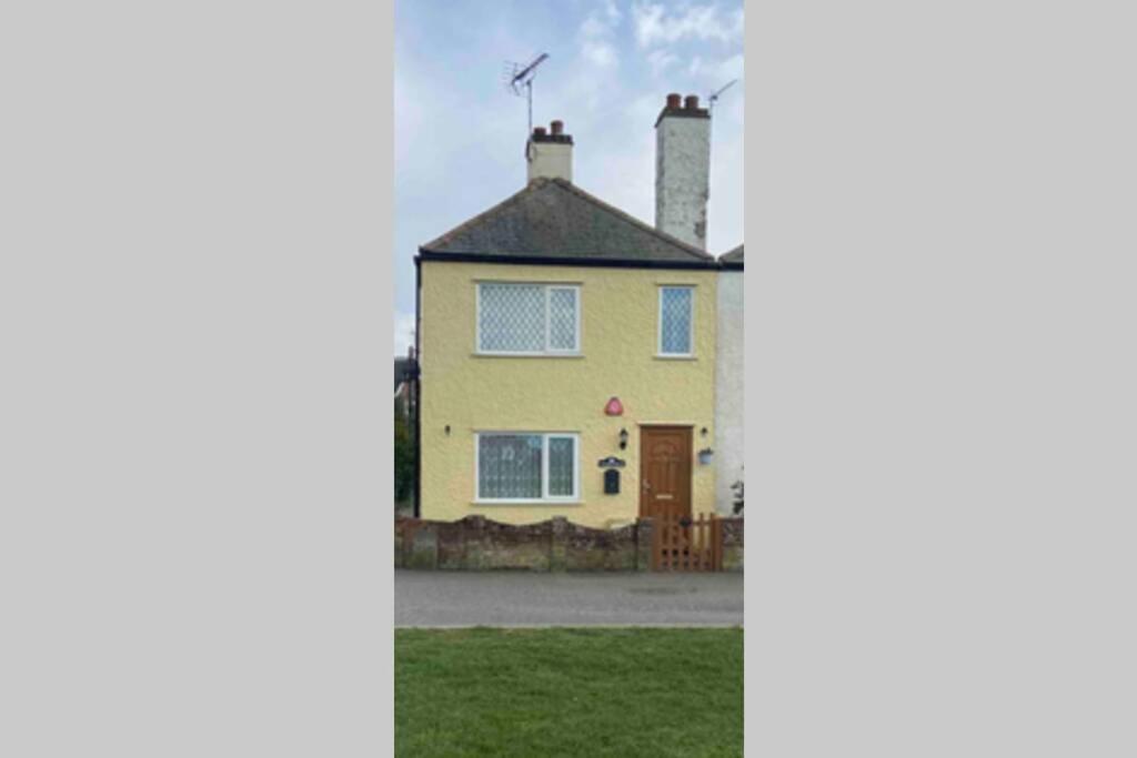Cosy Cottage Great Bentley Near Station And Shops Esterno foto