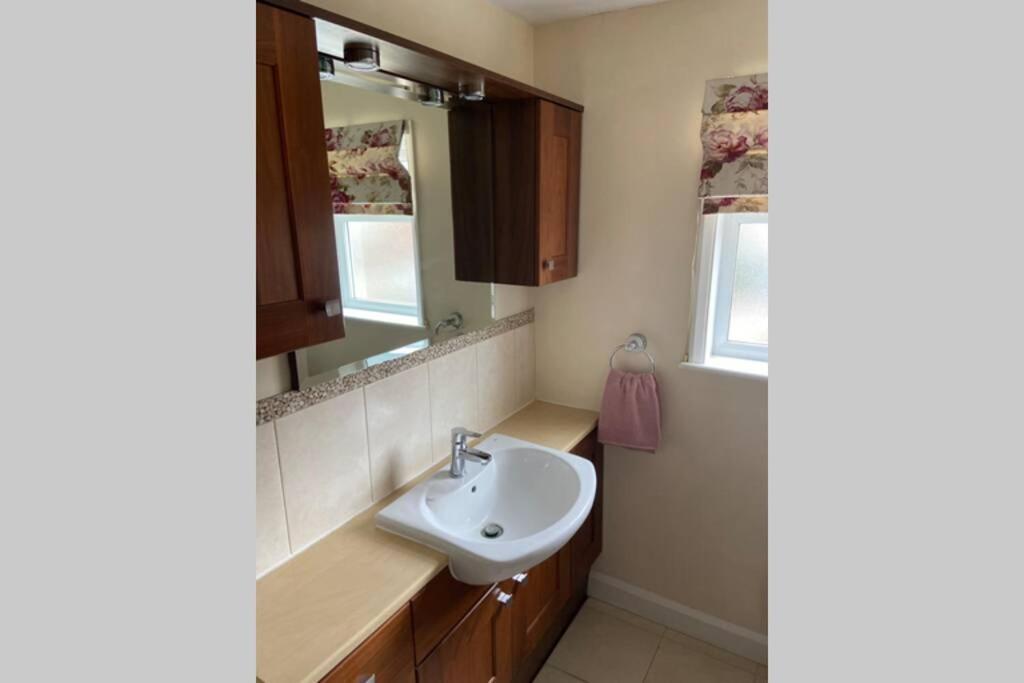 Cosy Cottage Great Bentley Near Station And Shops Esterno foto